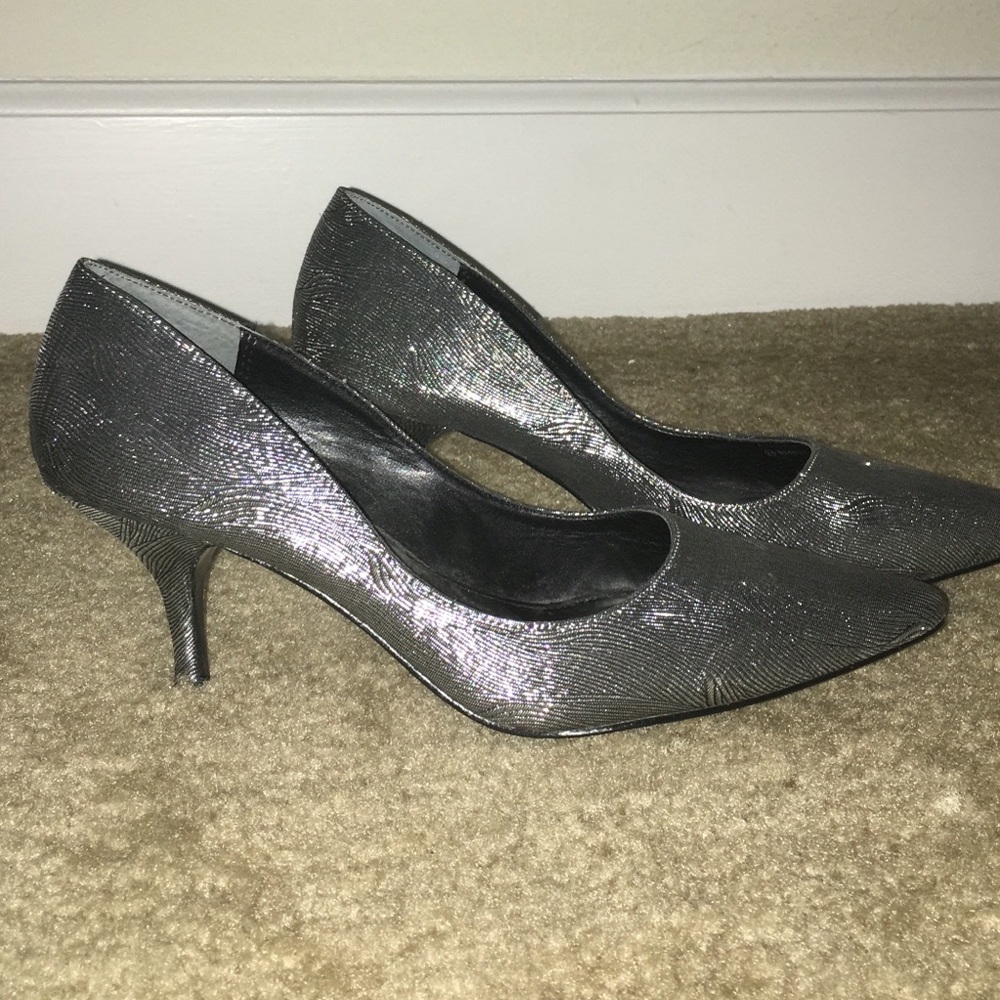 Silver Dress Barn heels size 7 (37)